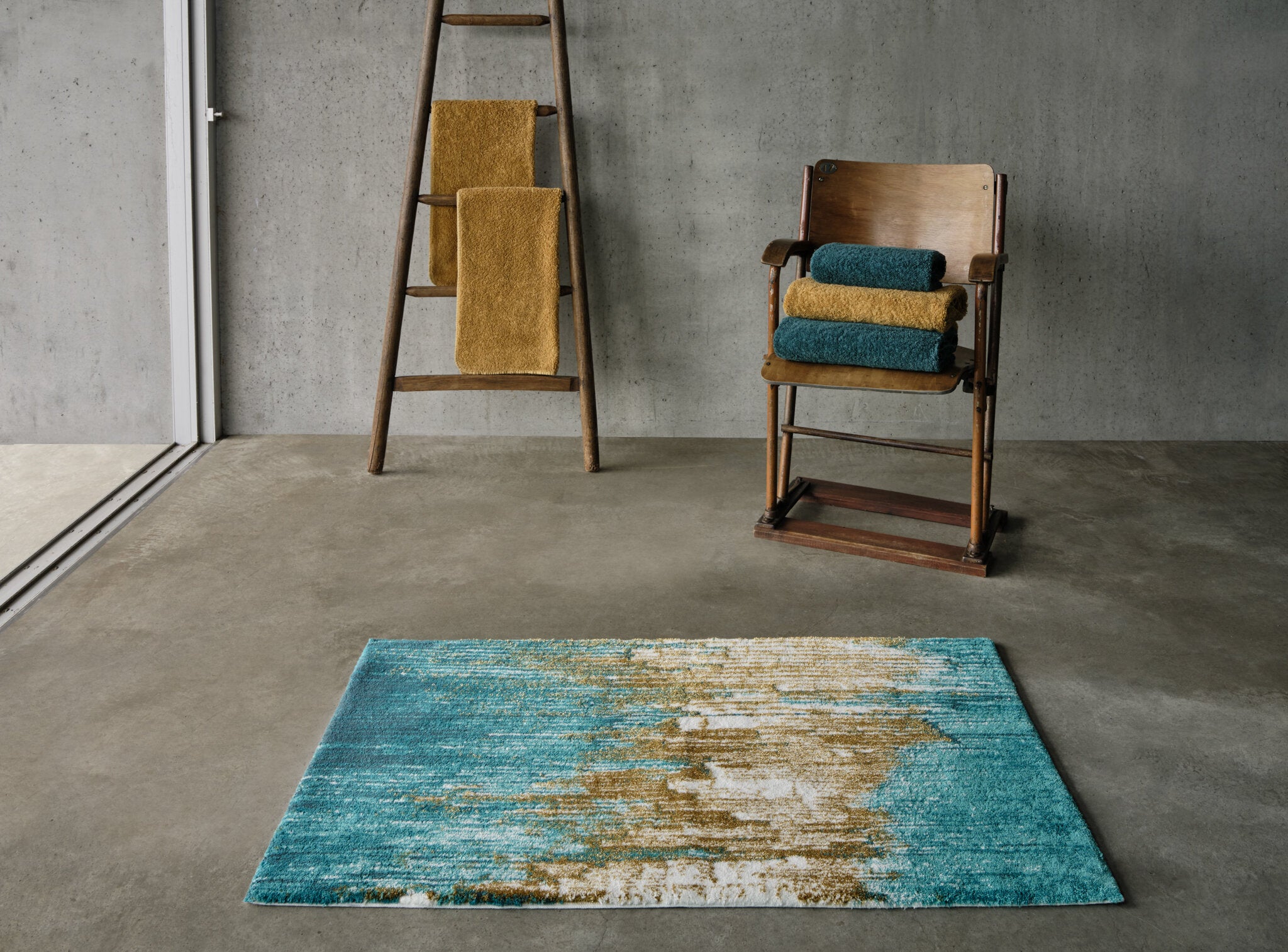 Li Rug 27" x 47"